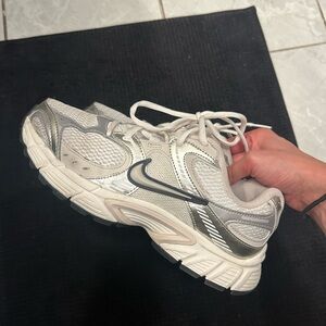 Nike v5 rnr white/cream & silver. Lightly used